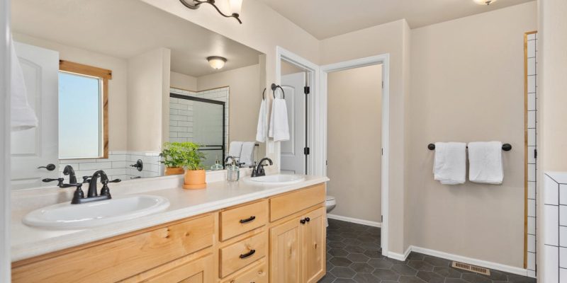 Model XUCVIHKDS Colors: Shades, Finishes & Style Expression